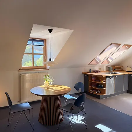 Einladende Dg-wohnung Mitten Im Starnberger 5-seenland *