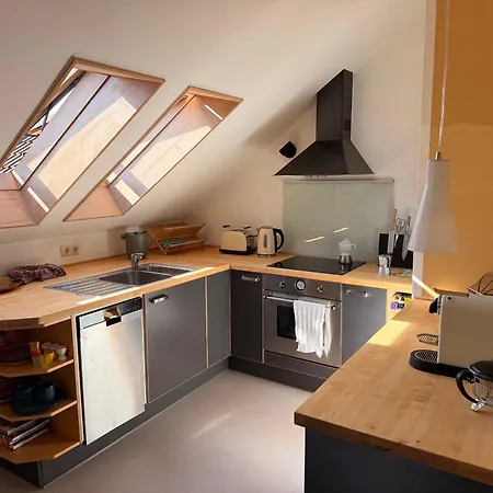 شقة Einladende Dg-wohnung Mitten Im Starnberger 5-seenland *