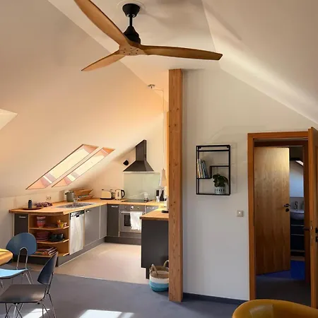 Einladende Dg-wohnung Mitten Im Starnberger 5-seenland Appartement *